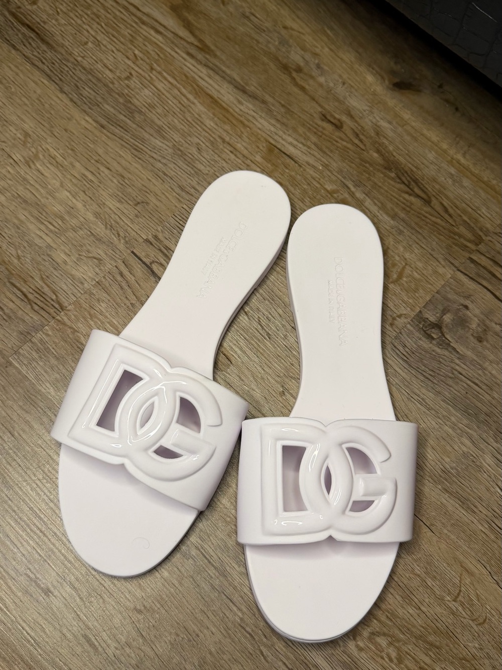White Dolce & Gabbana Slides β Size 39 - Picture 2 of 3